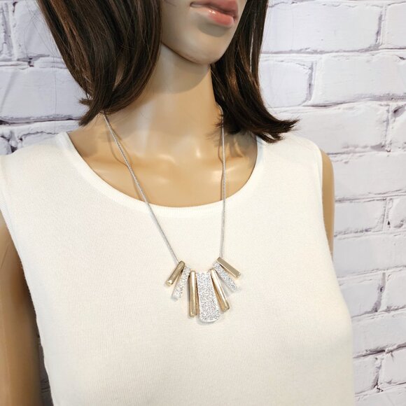 STATEMENT NECKLACE - Gold and crystal contemporary design - Picture 4 of 5